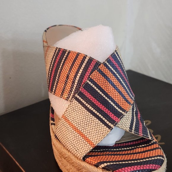 NIB Charles By Charles David woven wedge - Picture 4 of 5